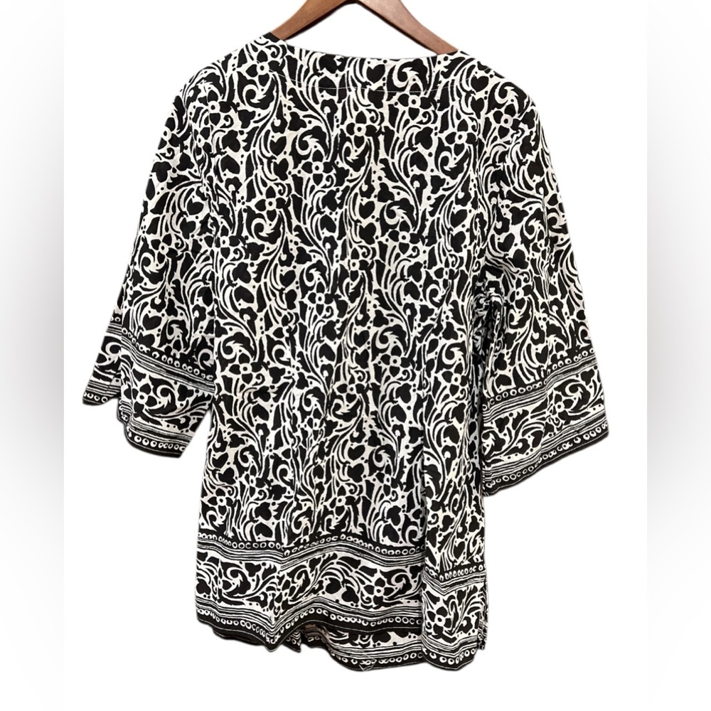 Venezia Black and White Whimsical Blouse w/ 3/4 sleeve Size 14/16 - Picture 3 of 8